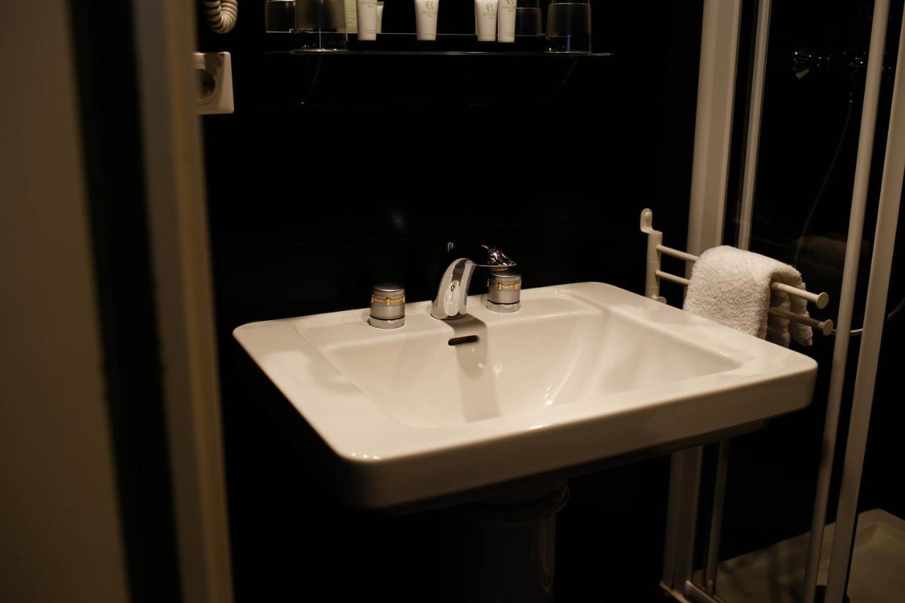 Hotel Cecyl Reims Centre Екстериор снимка